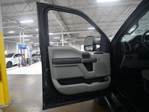 Used 2018 Ford F250 XLT w/ Snow Plow Prep Package AWD/4WD image 27