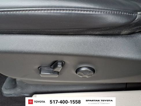 Used 2023 Chrysler Pacifica Touring-L FWD image 16