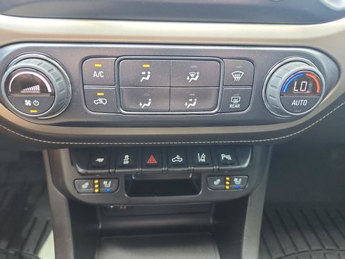 Used 2022 GMC Canyon Denali AWD/4WD image 17