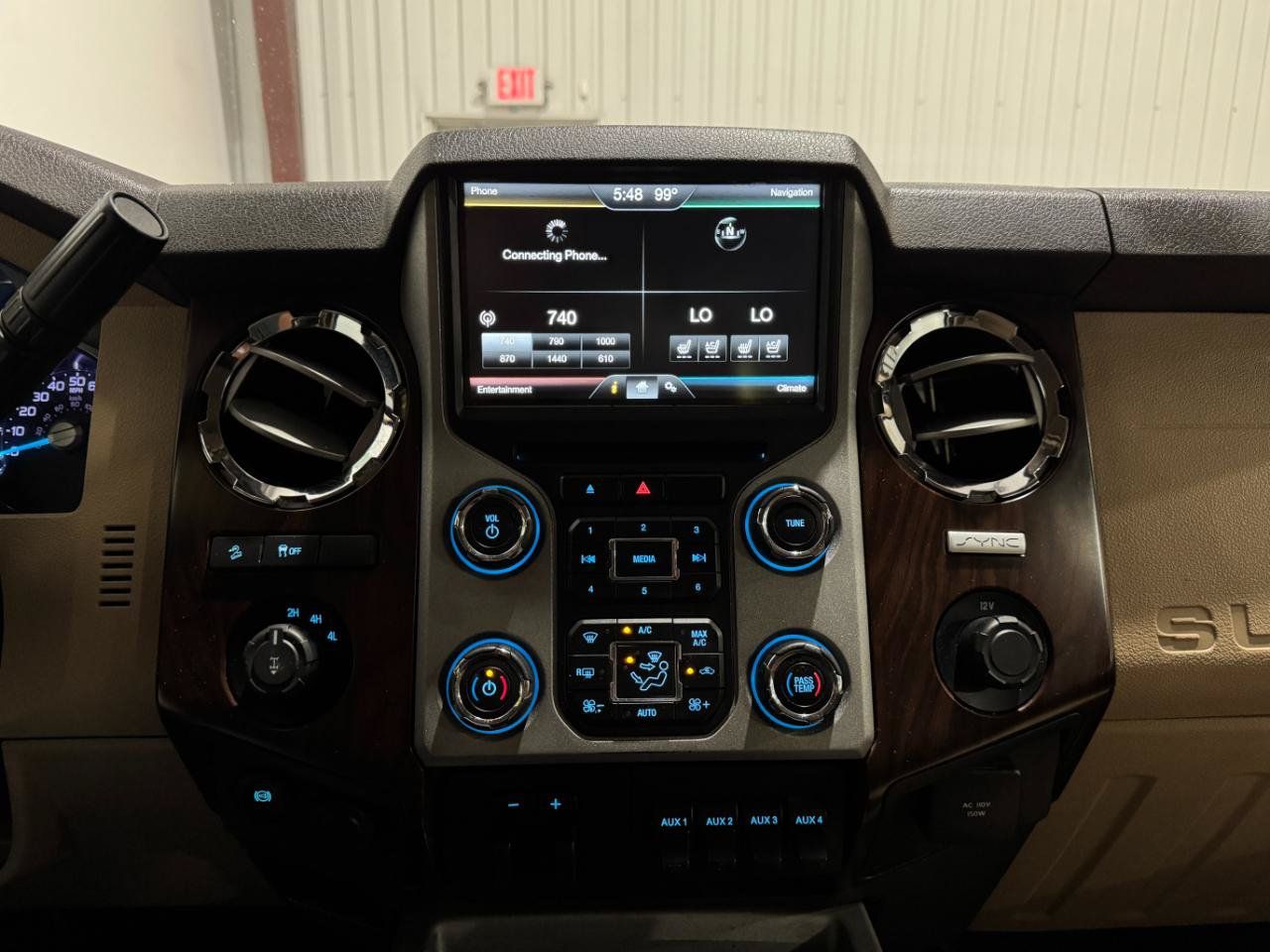 Used 2015 Ford F250 Lariat w/ Lariat Interior Package AWD/4WD image 8