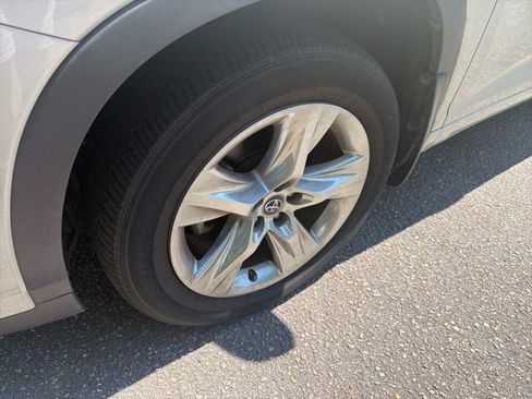 Used 2019 Toyota Highlander Limited AWD/4WD image 9