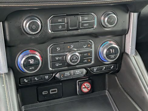 Used 2023 GMC Yukon SLT image 28