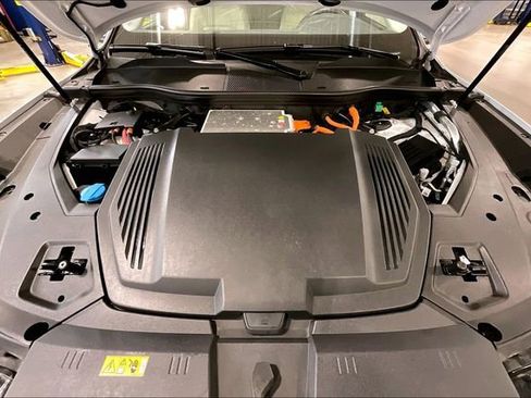 Certified 2024 Audi Q8 e-tron Premium Plus w/ Premium Plus Package AWD/4WD image 10