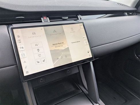 Used 2025 Land Rover Discovery Sport S image 11