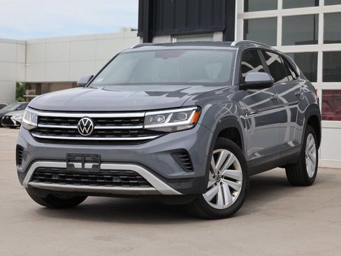 Used 2020 Volkswagen Atlas Cross Sport SE w/ Towing Package AWD/4WD image 3