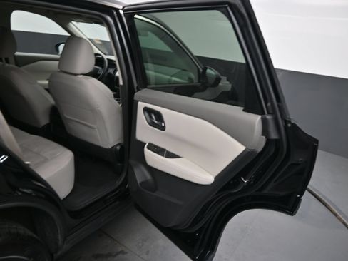 Used 2025 Nissan Rogue SV FWD image 12