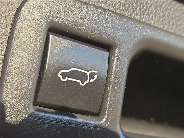 Used 2023 Toyota Highlander Bronze Edition FWD image 7