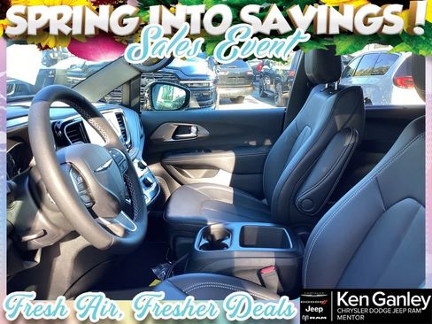 New 2026 Chrysler Pacifica Select AWD/4WD image 14