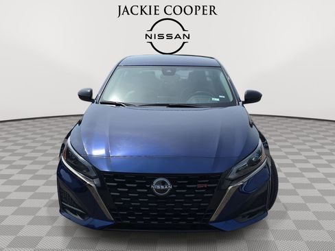 Used 2024 Nissan Altima 2.5 SR FWD image 2