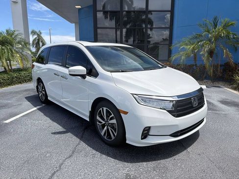 Used 2022 Honda Odyssey Touring image 2