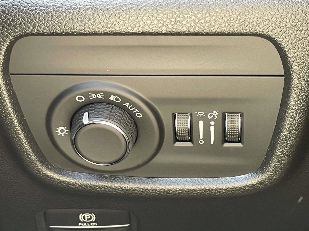 New 2027 Jeep Grand Cherokee Altitude RWD image 30