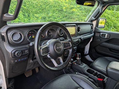Used 2023 Jeep Wrangler Unlimited Sahara w/ Cold Weather Group AWD/4WD image 22