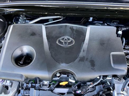 Used 2023 Toyota Camry XLE FWD image 32