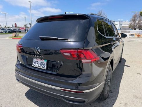 Used 2023 Volkswagen Tiguan SE w/ Panoramic Sunroof Package FWD image 6