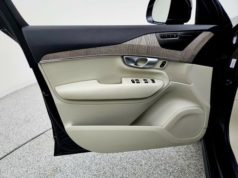 Used 2024 Volvo XC90 B6 Plus image 21