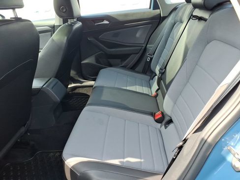 Used 2025 Volkswagen Jetta SE FWD image 18