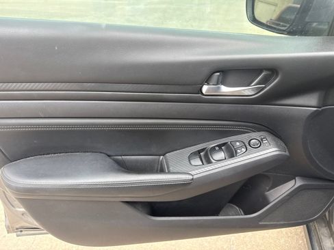 Used 2019 Nissan Altima 2.5 S FWD image 10