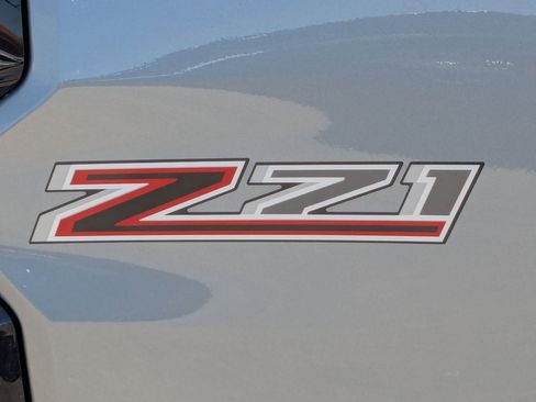 Used 2025 Chevrolet Colorado Z71 w/ Technology Package AWD/4WD image 14