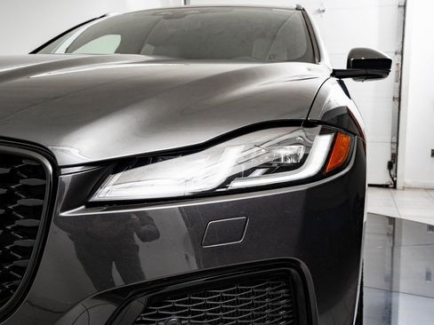 Used 2024 Jaguar F-PACE R-Dynamic S image 15