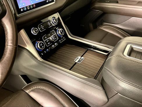 Used 2021 GMC Yukon XL Denali w/ Denali Premium Package AWD/4WD image 16