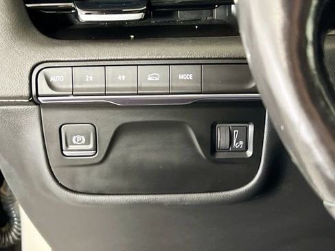 Used 2022 Cadillac Escalade Luxury w/ LPO, Floor Liner Package AWD/4WD image 20