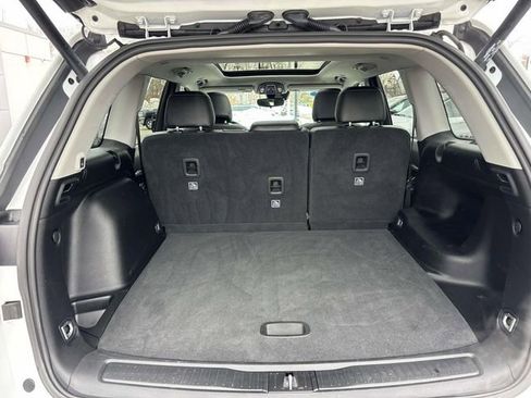 Used 2023 Jeep Grand Cherokee Limited w/ Black Appearance Package image 14