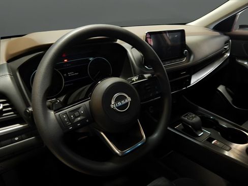 Used 2023 Nissan Rogue SV image 16