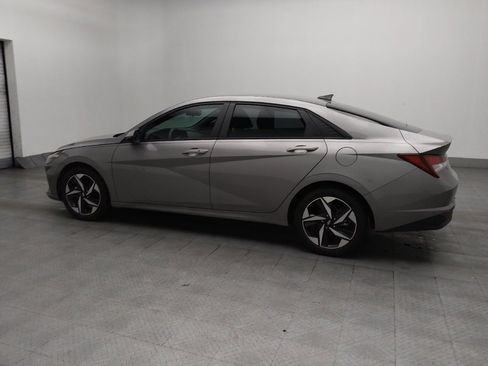 Used 2023 Hyundai Elantra SEL w/ Convenience Package FWD image 3