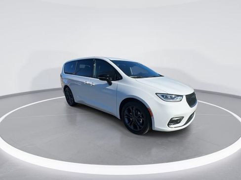 New 2026 Chrysler Pacifica Select FWD image 2