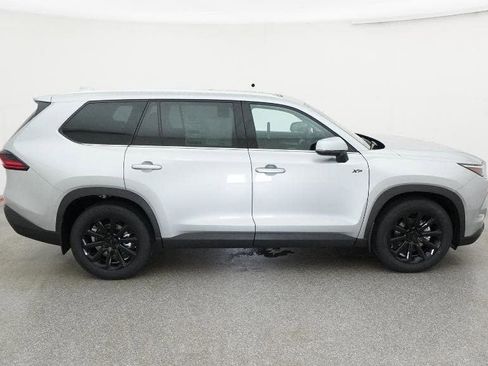 New 2026 Toyota Grand Highlander FWD image 11