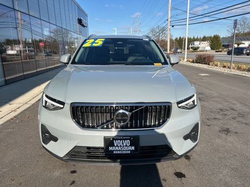 Certified 2025 Volvo XC40 B5 Plus AWD/4WD image 7