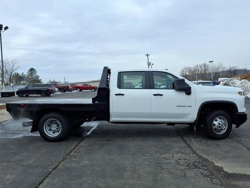 Used 2025 Chevrolet Silverado 3500 W/T image 2