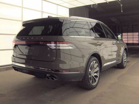 Used 2025 Lincoln Aviator Reserve AWD/4WD image 9