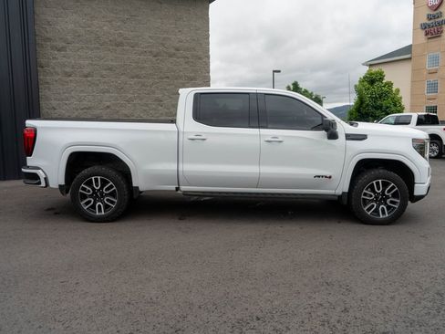 Used 2022 GMC Sierra 1500 AT4 w/ AT4 Premium Package AWD/4WD image 8