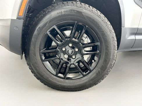 Used 2025 Land Rover Defender 110 S image 29