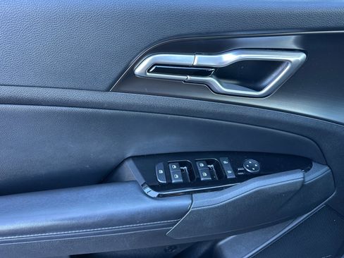 Used 2023 Kia Sportage EX image 8