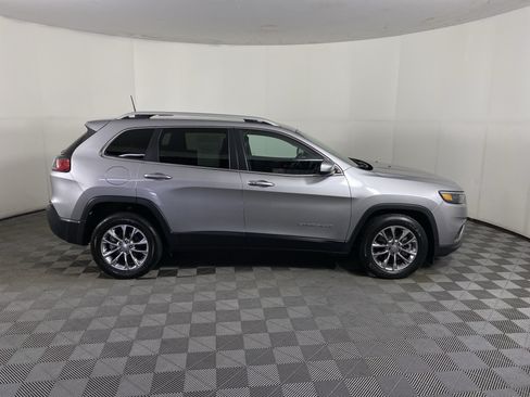 Used 2019 Jeep Cherokee Latitude Plus FWD image 5