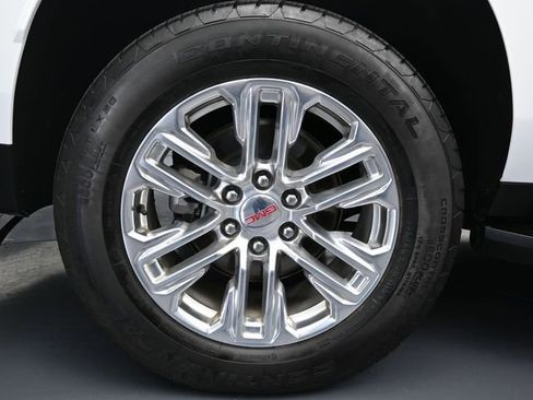 Used 2024 GMC Yukon XL SLT image 9