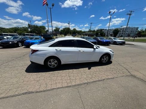 Used 2021 Hyundai Elantra SE FWD image 20