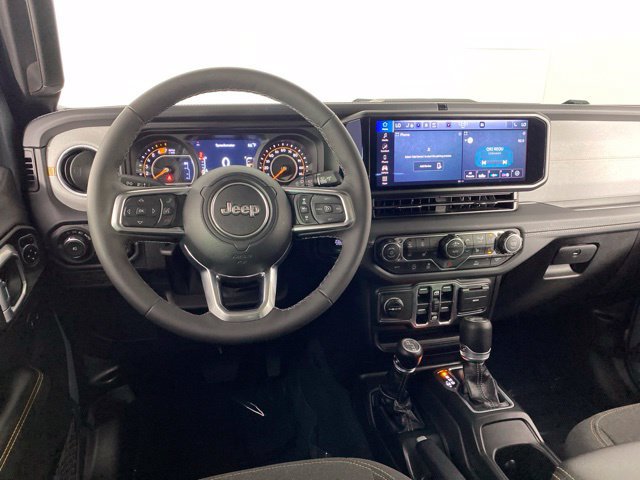 Used 2026 Jeep Wrangler Unlimited Sahara AWD/4WD image 21
