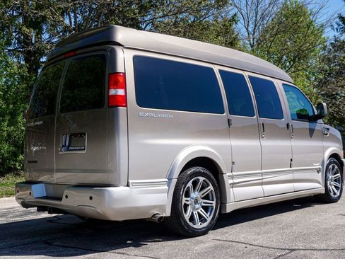 Used 2017 Chevrolet Express 2500 RWD image 7