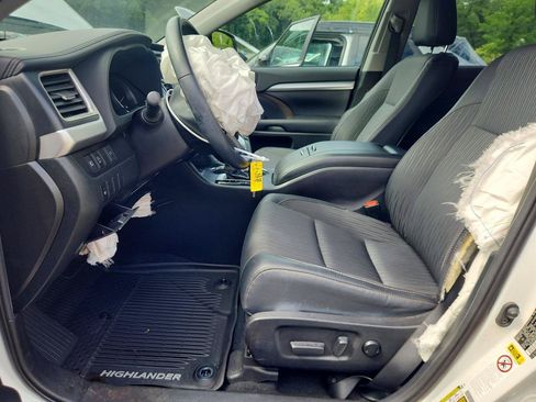 Used 2019 Toyota Highlander Plus AWD/4WD image 6
