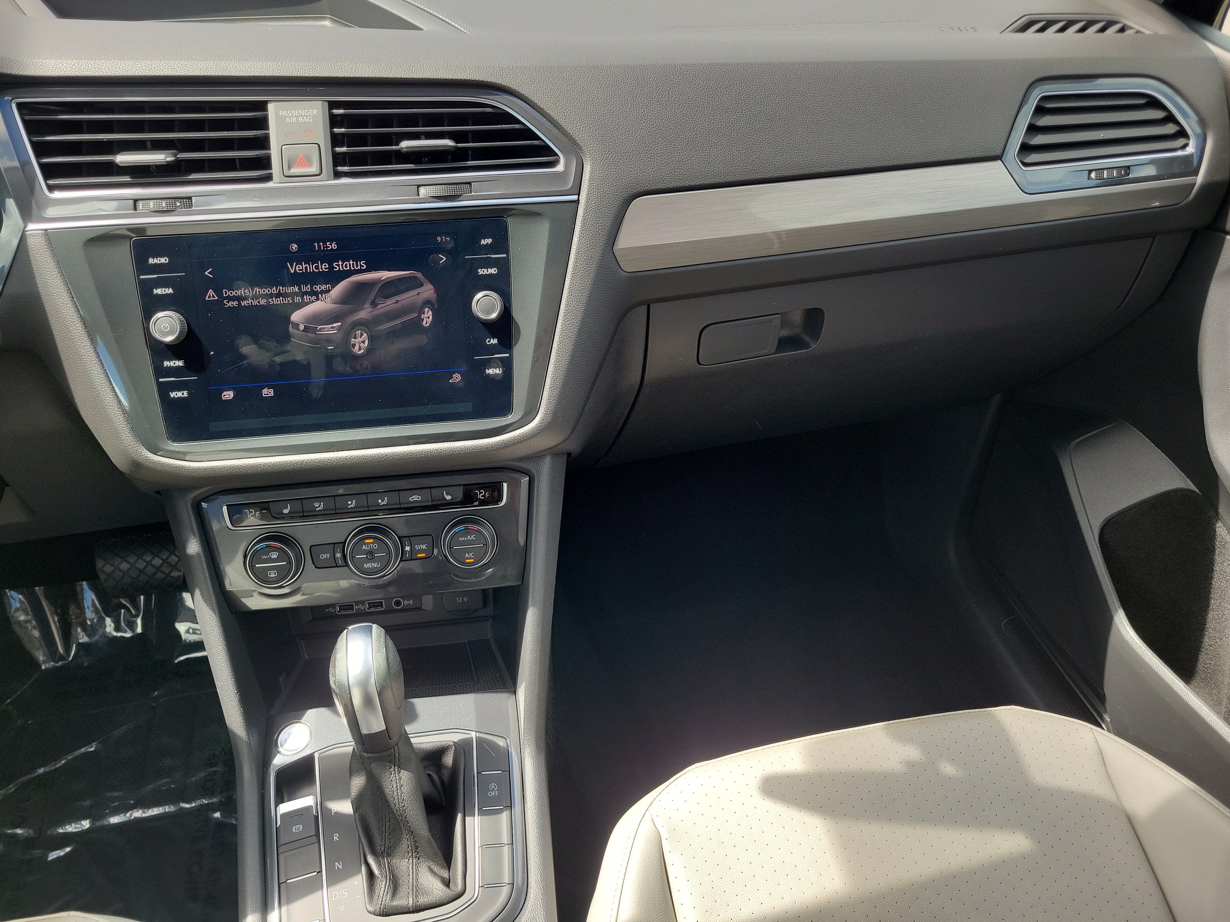 Used 2020 Volkswagen Tiguan SE w/ Panoramic Sunroof Package FWD image 16