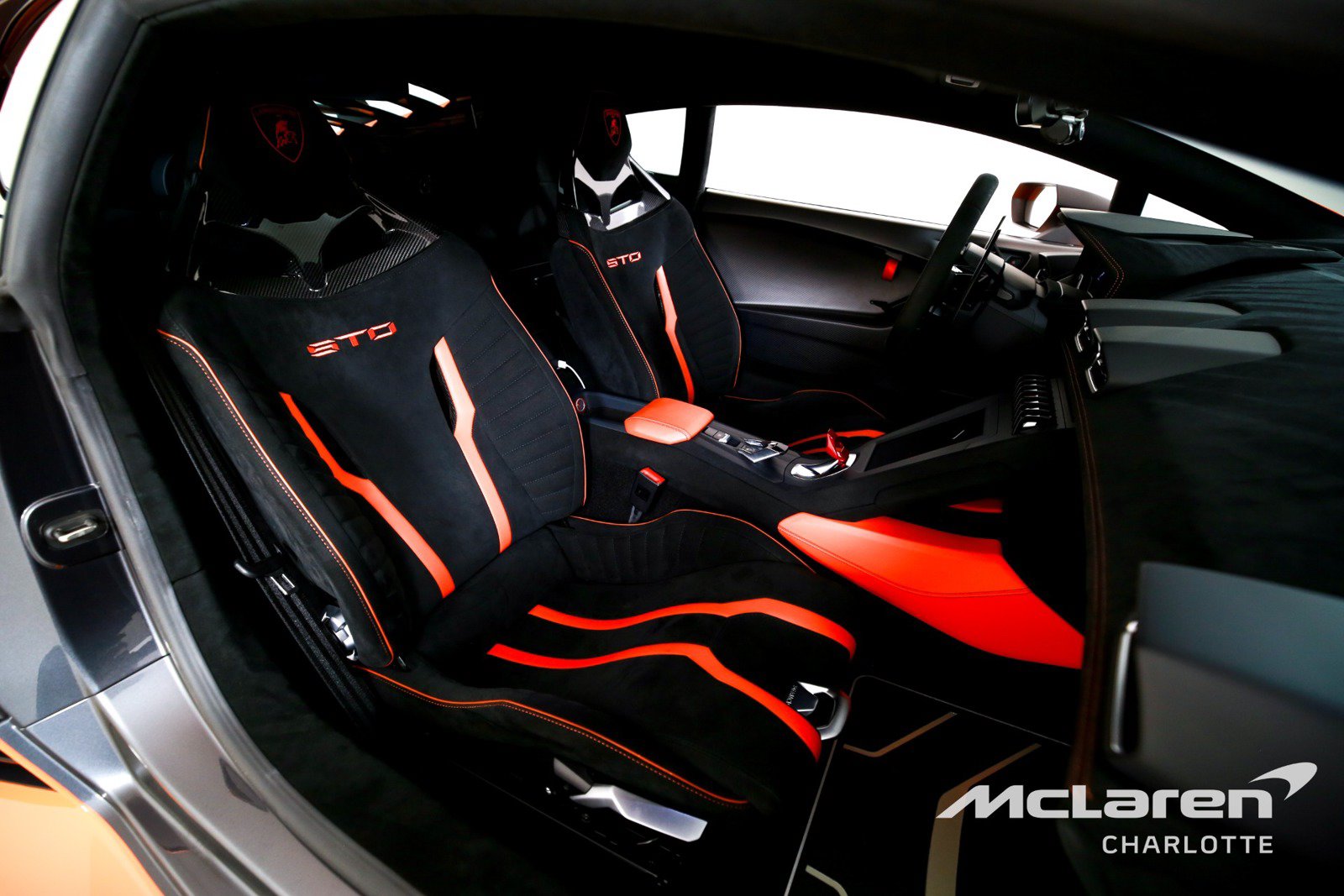 Used 2022 Lamborghini Huracan STO RWD image 18