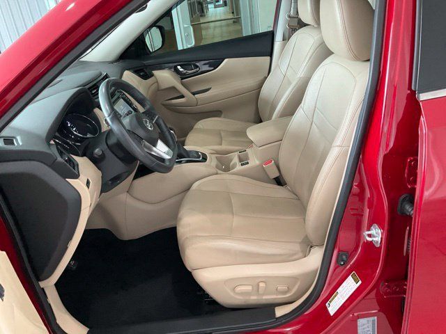 Used 2017 Nissan Rogue SL w/ SL Premium Package FWD image 4
