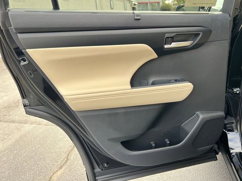 New 2025 Toyota Highlander XLE FWD image 22
