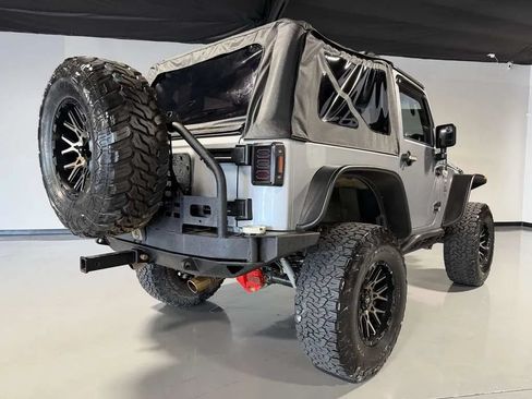 Used 2015 Jeep Wrangler Rubicon w/ Power Convenience Group AWD/4WD image 4