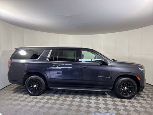 Used 2022 Chevrolet Suburban LT AWD/4WD image 6