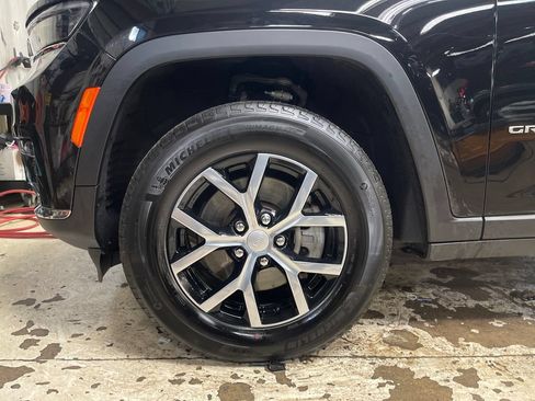 Used 2025 Jeep Grand Cherokee L Limited w/ Trailer Tow Package AWD/4WD image 11
