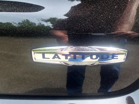 Used 2017 Jeep Compass Latitude w/ Popular Equipment Group image 16